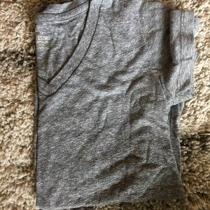 V-neck t-shirt